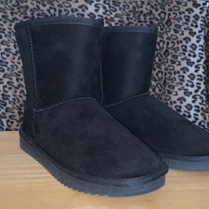 Camel Crown Faux Sheepskin Faux Suede Winter Boots Women’s 9.5 Vegan faux fur